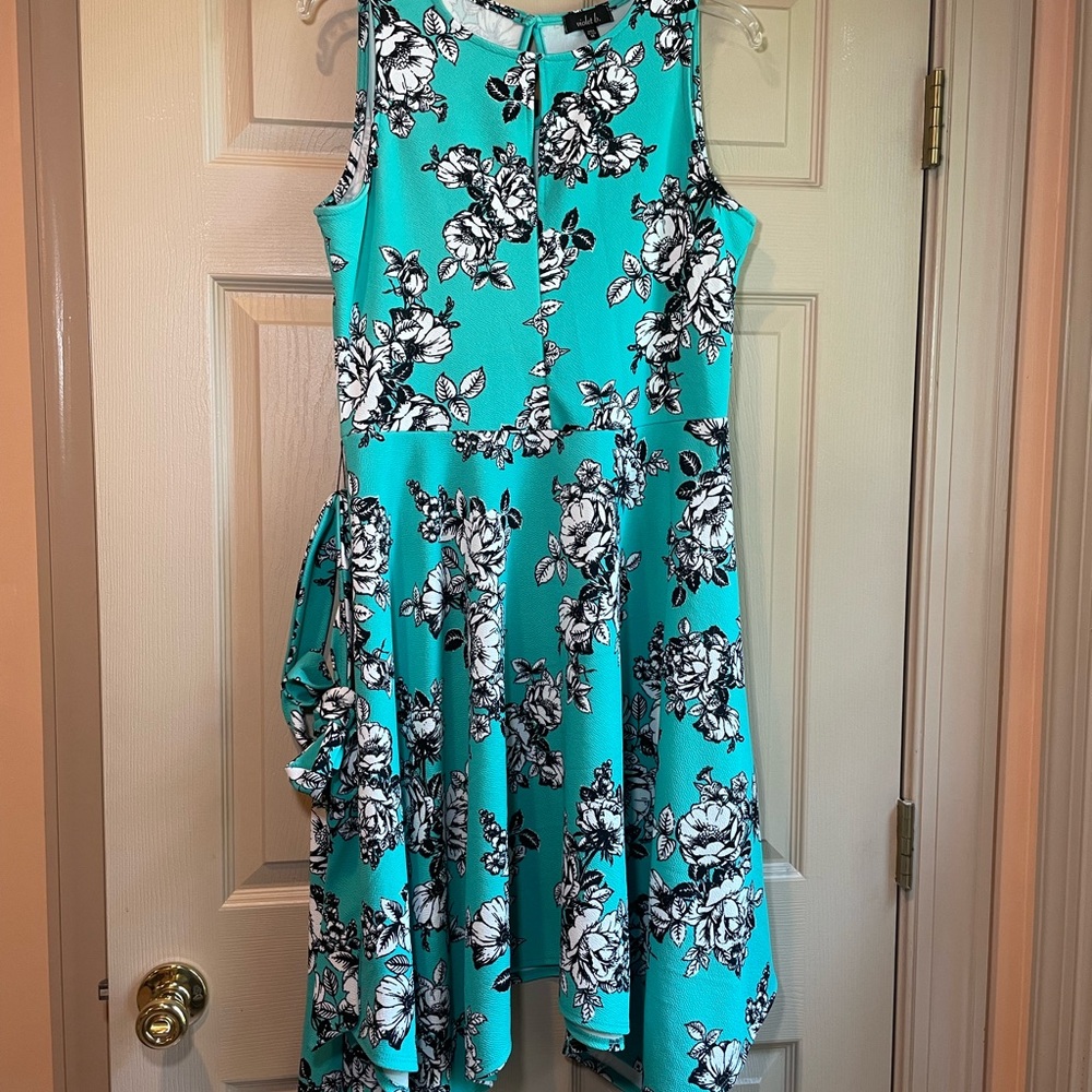 Violet B. Green Sleeveless Asymmetrical‎ Green Floral Dress w/Tie Waist, Size M